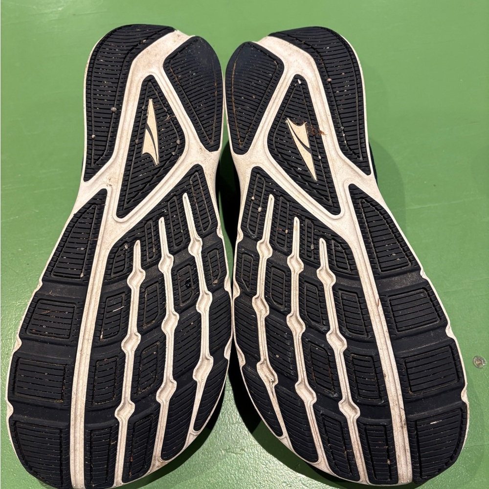 Altra escalante running sneakers - Picture 4 of 4